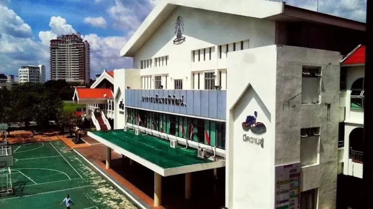 โรงเรียนบดินทรเดชา (สิงห์ สิงหเสนี) เขตวังทองหลาง กรุงเทพมหานคร โรงเรียนบดินทรเดชา (สิงห์ สิงหเสนี) เขตวังทองหลาง กรุงเทพมหานคร